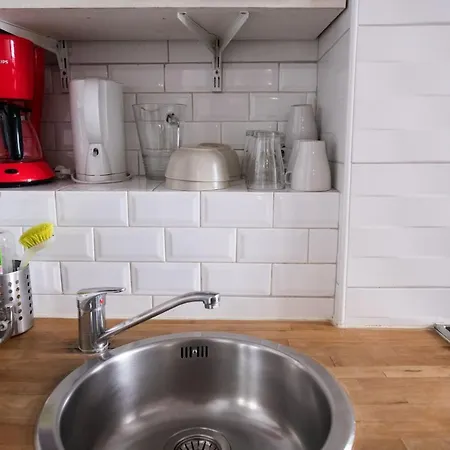 This Studio Offer A Good Deal Between Location + Cost + Quality ! Apartment Paris