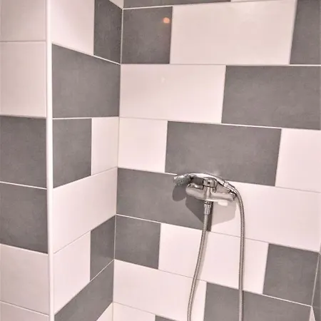 This Studio Offer A Good Deal Between Location + Cost + Quality ! Apartment *