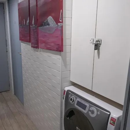 This Studio Offer A Good Deal Between Location + Cost + Quality !
